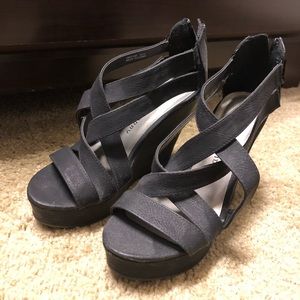 Black wedges